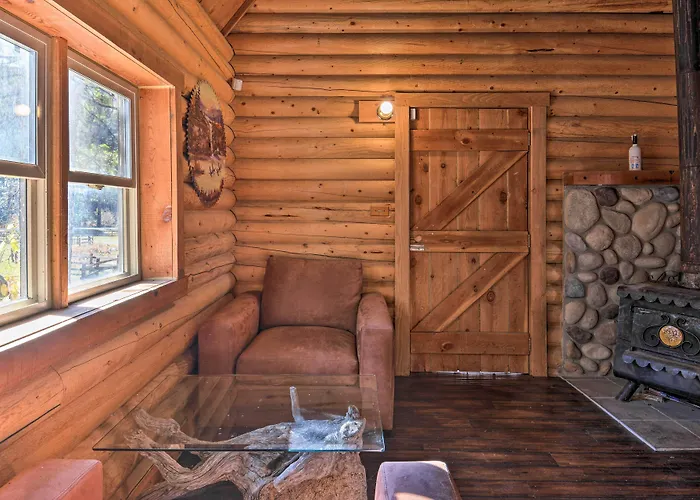 Custom Bitterroot Valley Cabin W/ Hot Tub & Views!