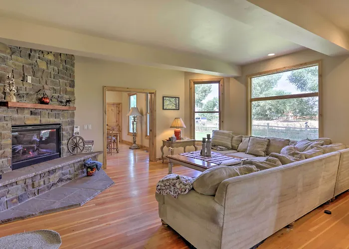 Fruita Victorian Home W/ Hot Tub + Mountains!