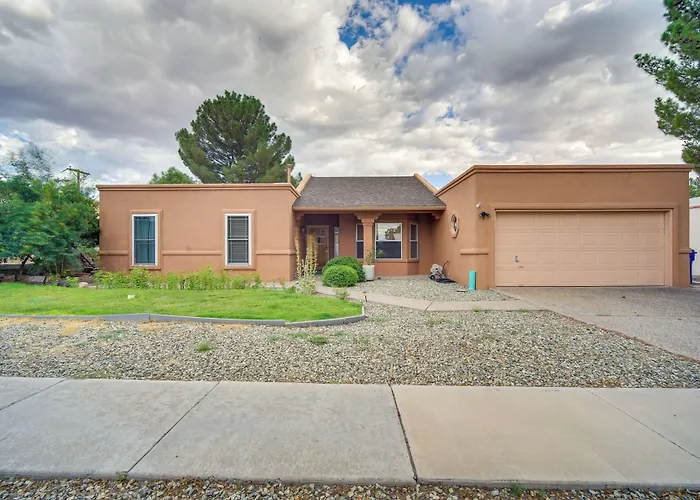 Convenient Las Cruces Home W/ Patio & Grill!