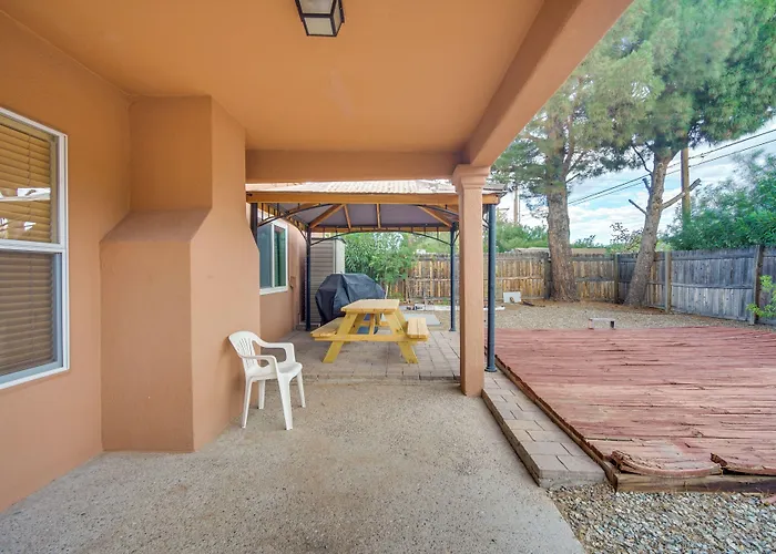 Convenient Las Cruces Home W/ Patio & Grill!