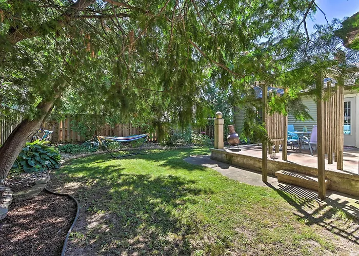 Modern Home W/ Backyard, 1 Mi To Dtwn Sturgeon Bay