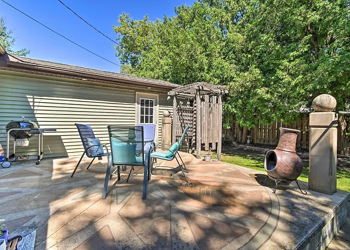 Modern Home W/ Backyard, 1 Mi To Dtwn Sturgeon Bay