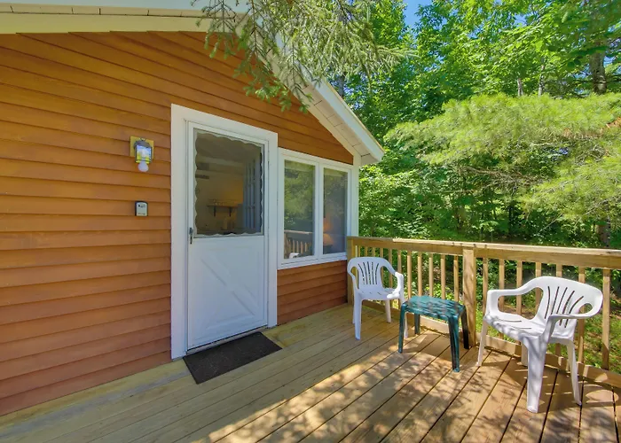 Couples Getaway Near Beaches: Northport Cottage