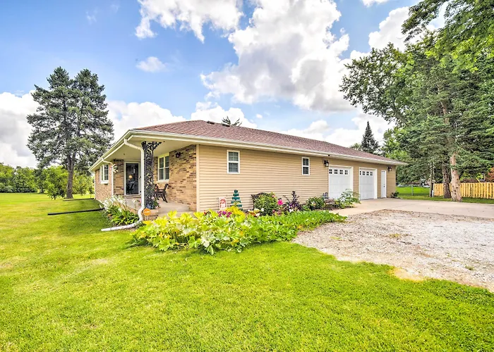 Bloomington Family Home - Private Deck & Yard