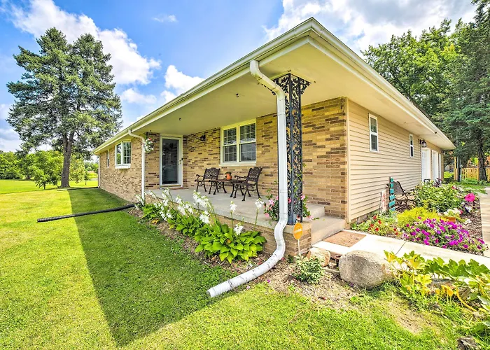 Bloomington Family Home - Private Deck & Yard
