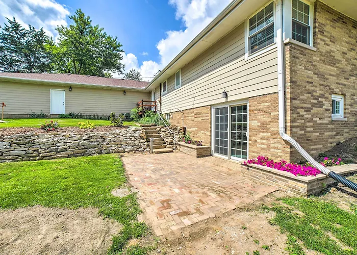 Bloomington Family Home - Private Deck & Yard