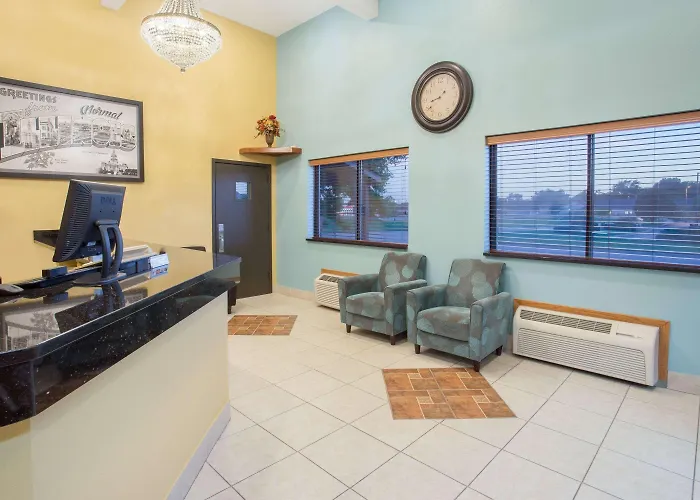 Super 8 By Wyndham Normal Bloomington