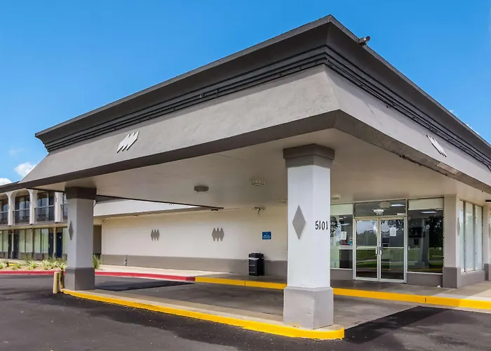 Motel 6 Groves, Tx