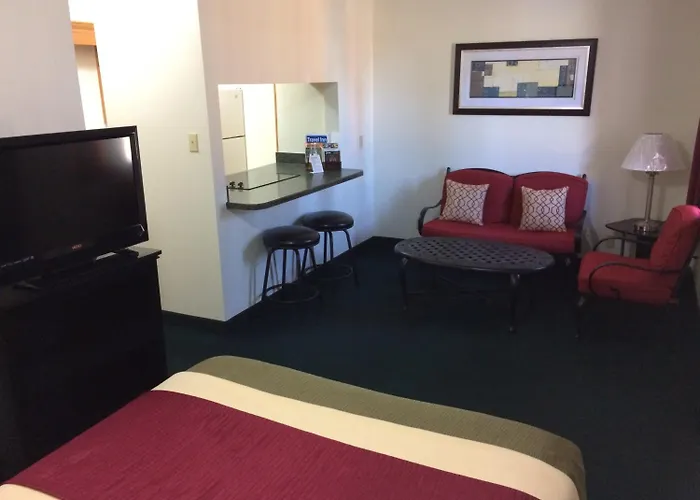 Travel Inn & Suites