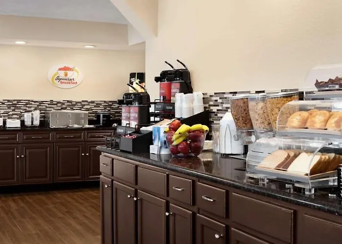 Super 8 By Wyndham Gulfport Airport Nw Near Biloxi