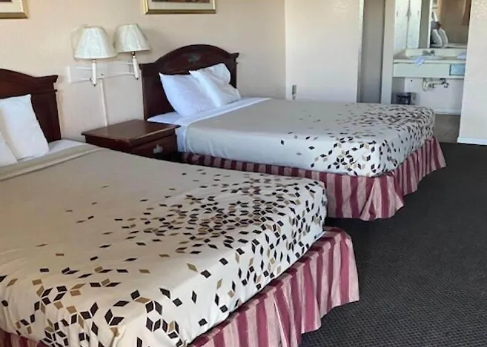 Hallmark Inn And Suites