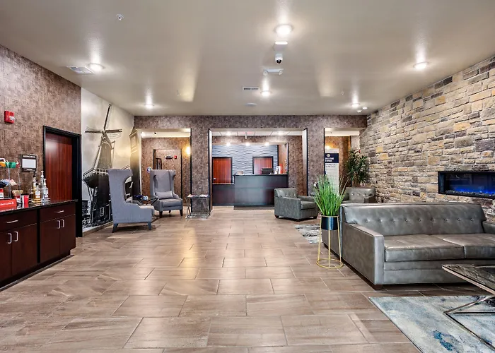 Cobblestone Hotel & Suites - Little Chute