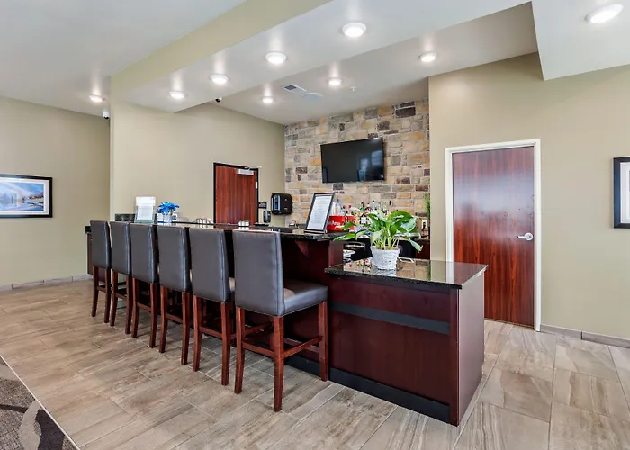 Cobblestone Hotel & Suites - Little Chute