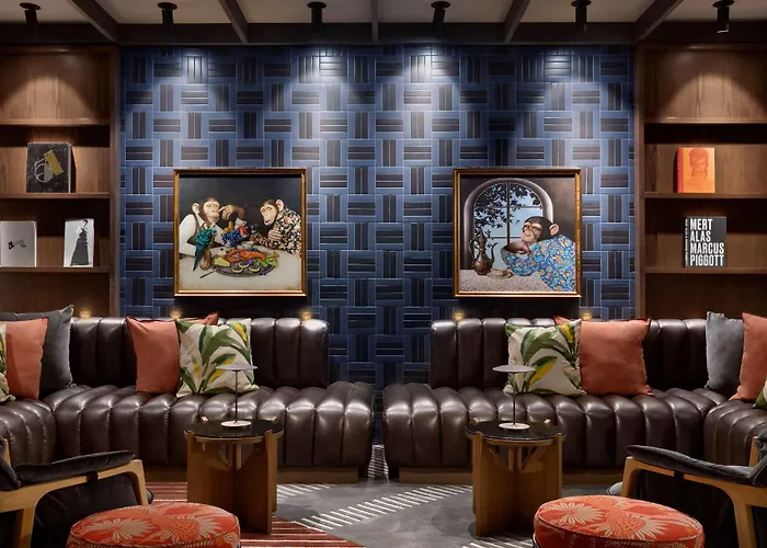 106 Jefferson Huntsville, Curio Collection By Hilton