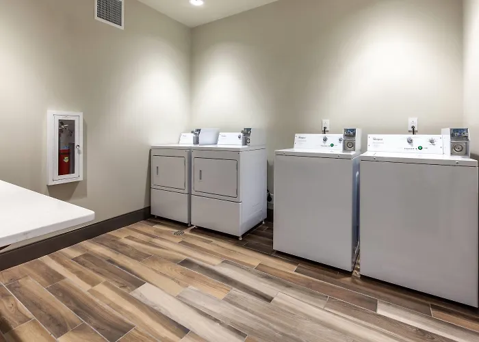 Howard Johnson Hotel - Middletown