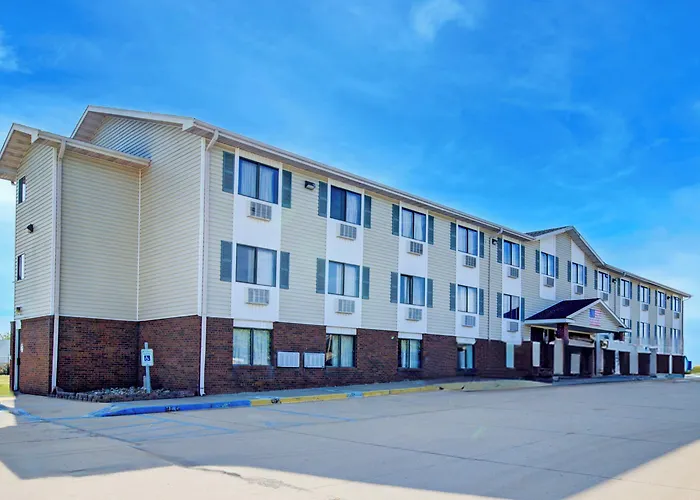 Amerihost Inn & Suites