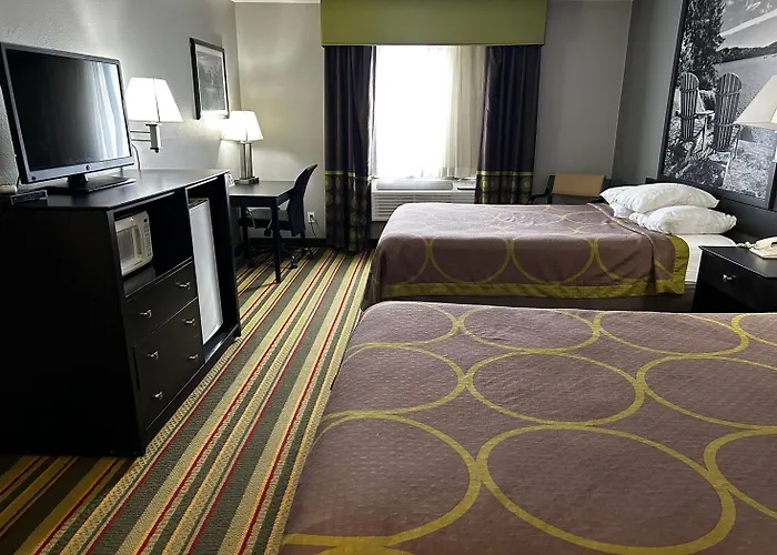Super 8 By Wyndham Mound City