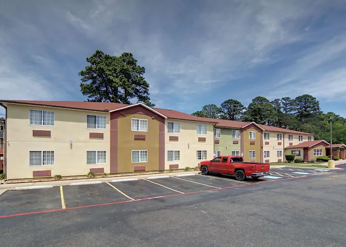 Hometown Inn & Suites