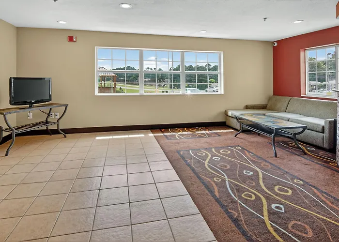 Hometown Inn & Suites
