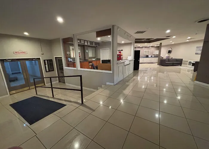 Apm Inn & Suites