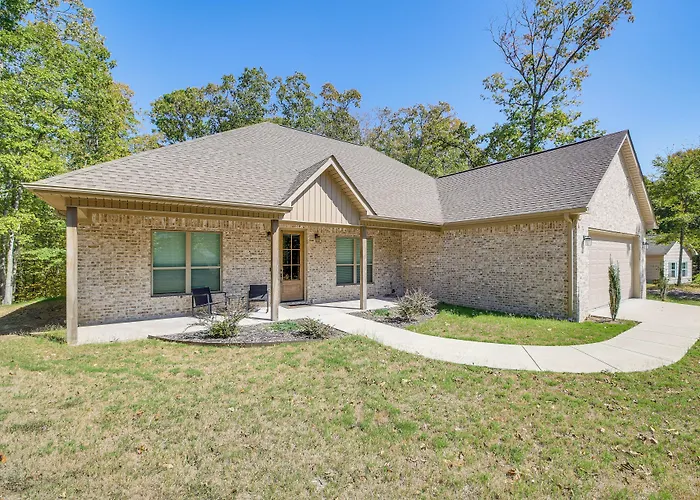 < 1 Mi To Lake Catherine: Home In Gated Community!