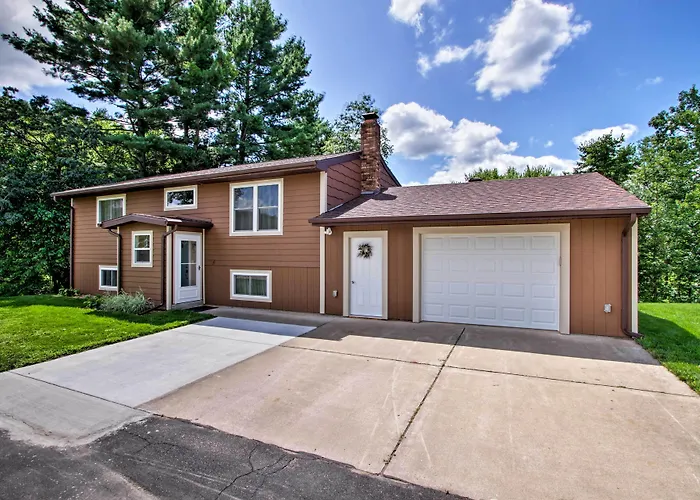 'Riversong' Waterfront La Crosse Home W/ Dock