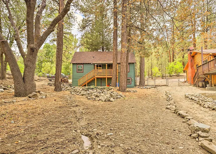Wrightwood Cabin W/ Cozy Interior!