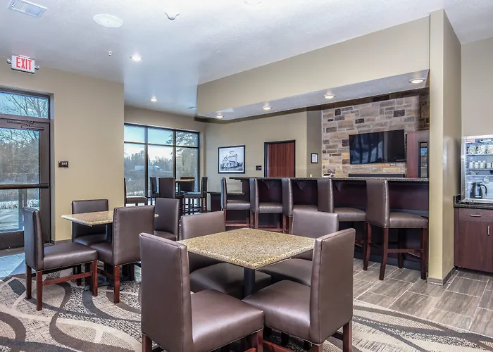 Cobblestone Hotel & Suites - Rhinelander