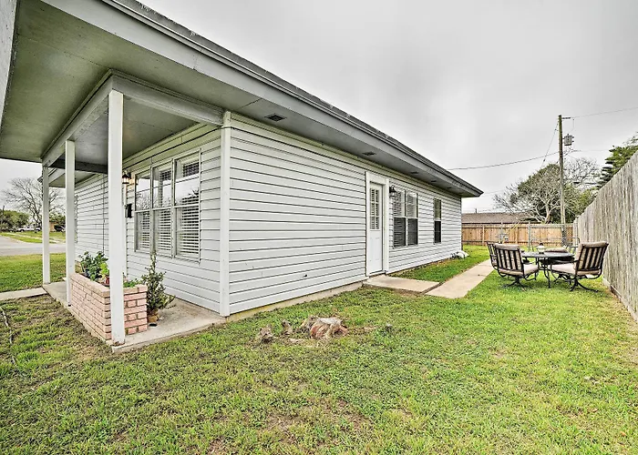 Coastal Escape W/ Yard, Walk 1 Mile To Texas A & M