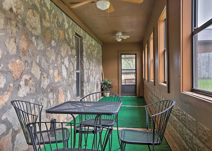 Dripping Springs Home W/ Deck, Near Wedding Venue