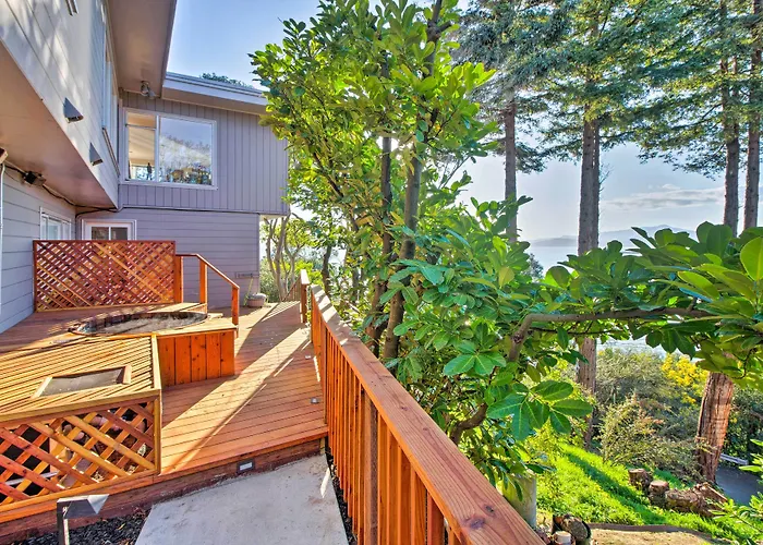 Walk To Keller Beach: Waterfront Studio W/ Hot Tub