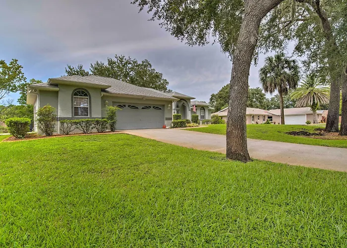 Crystal River Gem Near Three Sisters Springs!