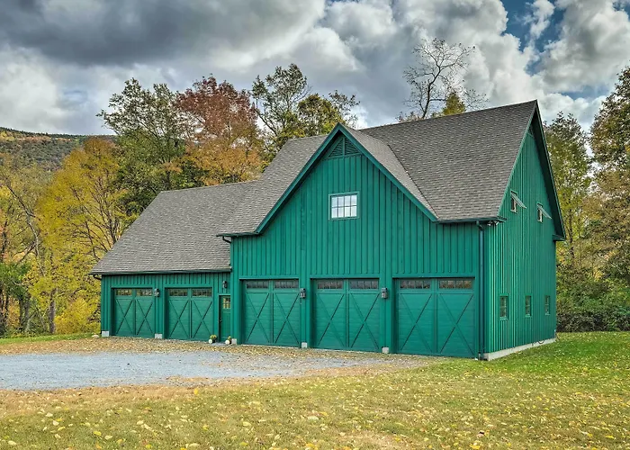 Luxe 'Green Barn' Near Skiing W/ Mt Equinox Views!