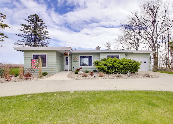 Waterfront Algoma Vacation Rental On Lake Michigan