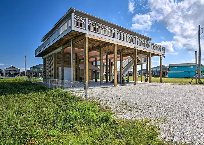 Ocean View + Wraparound Deck: Crystal Beach Home!