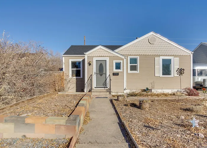 Adventure Home Base - 7 Blocks To Downtown!
