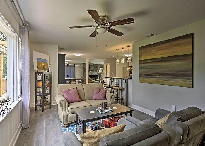 Family-Friendly Escape ~ 6 Mi To City Center!