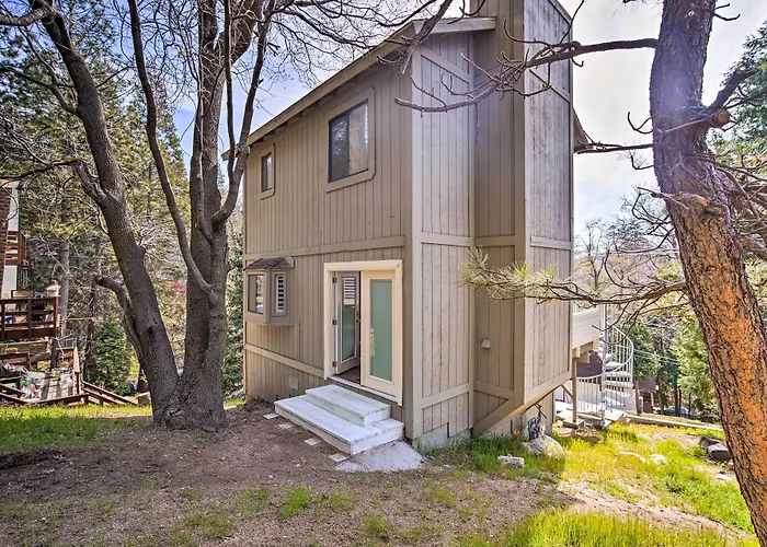 Crestline Cabin W/ Deck: 1 Mi To Lake Gregory