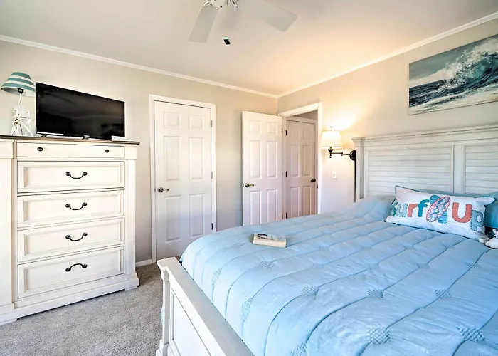 Carefree Coastal Getaway - Walk To Long Beach