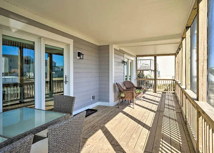 Carefree Coastal Getaway - Walk To Long Beach
