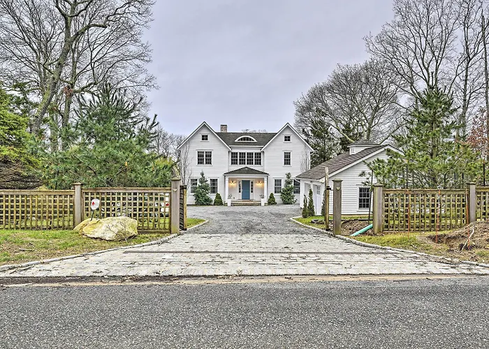 Shelter Island Retreat W/ Outdoor Pool!