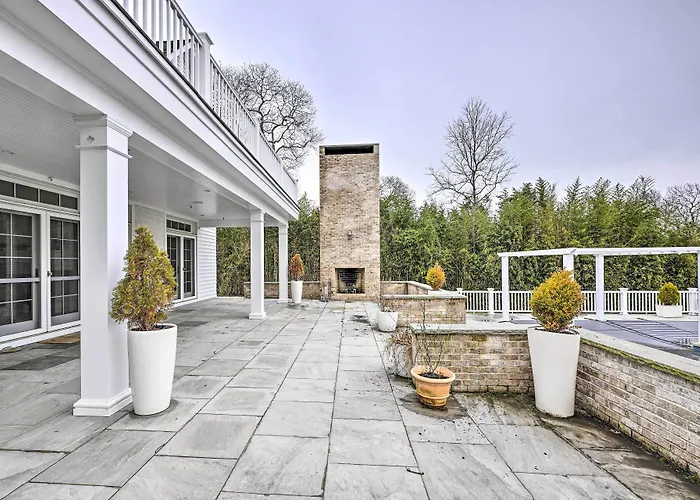 Shelter Island Retreat W/ Outdoor Pool!