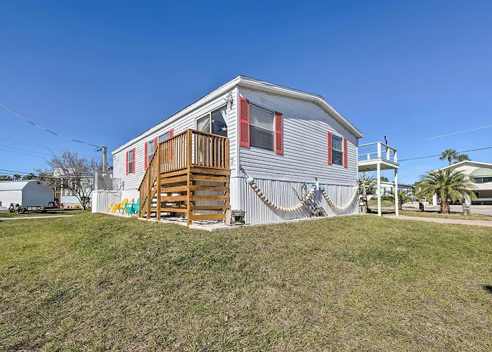 Elevated Deck! Fun-Filled Homosassa River Home