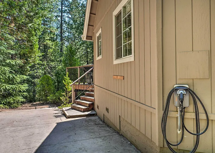 1 Mi To Jenkinson Lake: 'Apple'S Chalet' W/ Deck