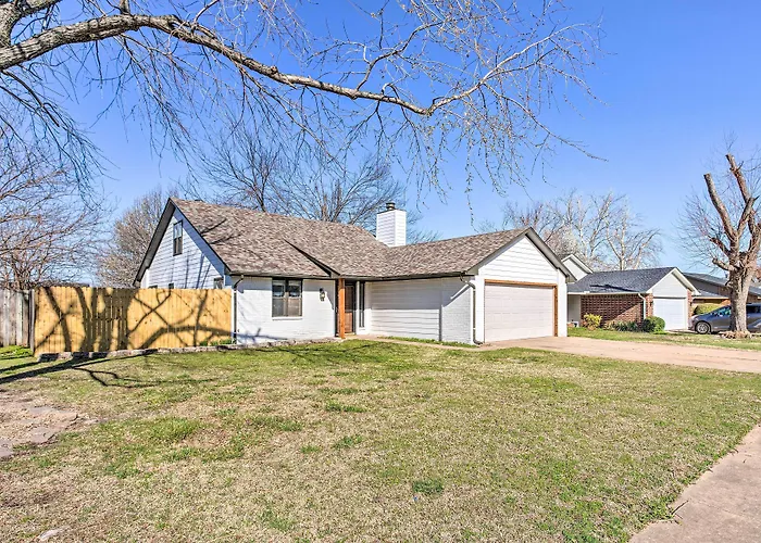 Updated Norman Getaway W/ Porch + Fire Pit!