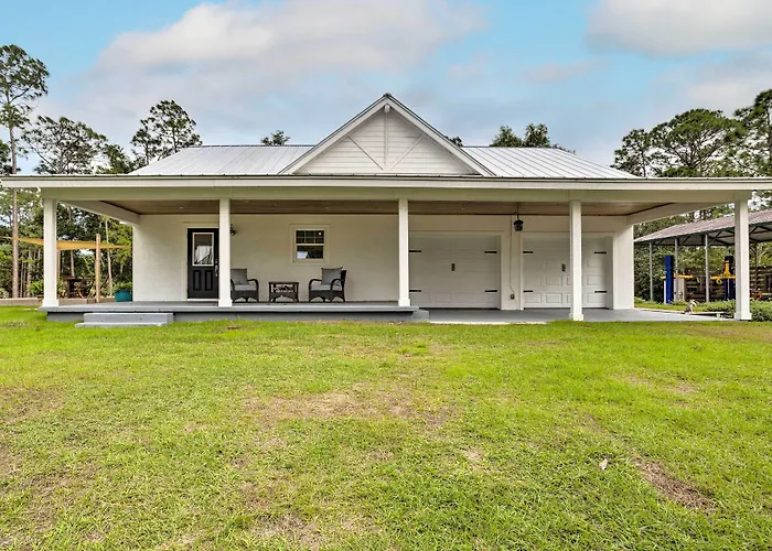 Trendy Palm City Cottage W/ Porch On 5 Acres!