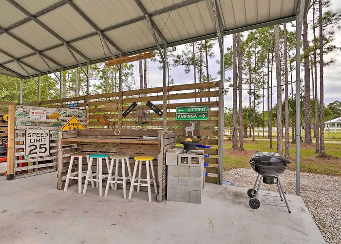 Trendy Palm City Cottage W/ Porch On 5 Acres!