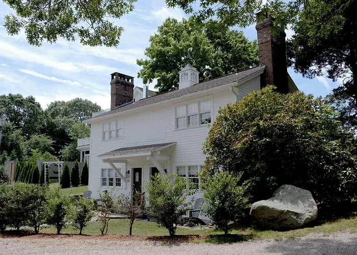 Shelter Harbor Inn