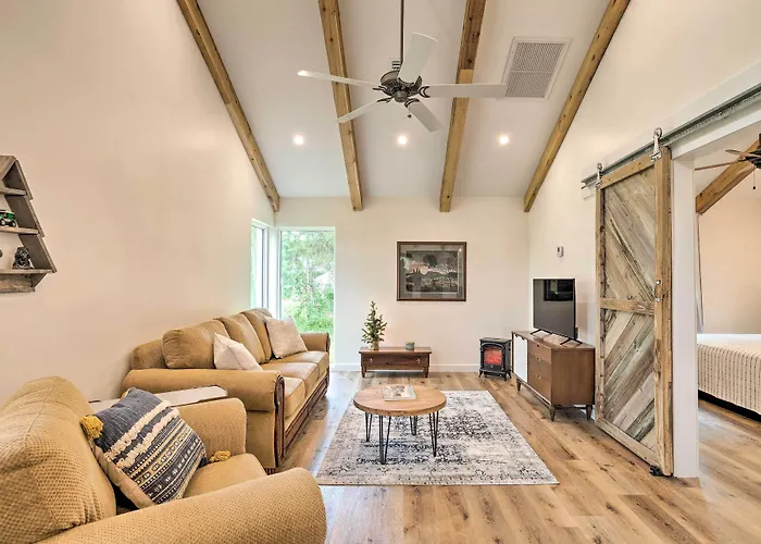Trendy Palm City Cottage W/ Porch On 5 Acres!