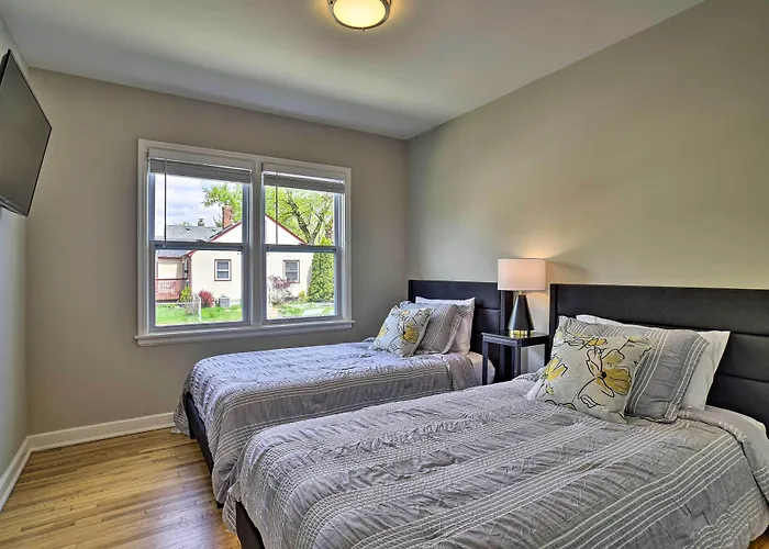 Mpls Duplex W/ Wifi & Kitchen: 5 Mi To Dtwn!